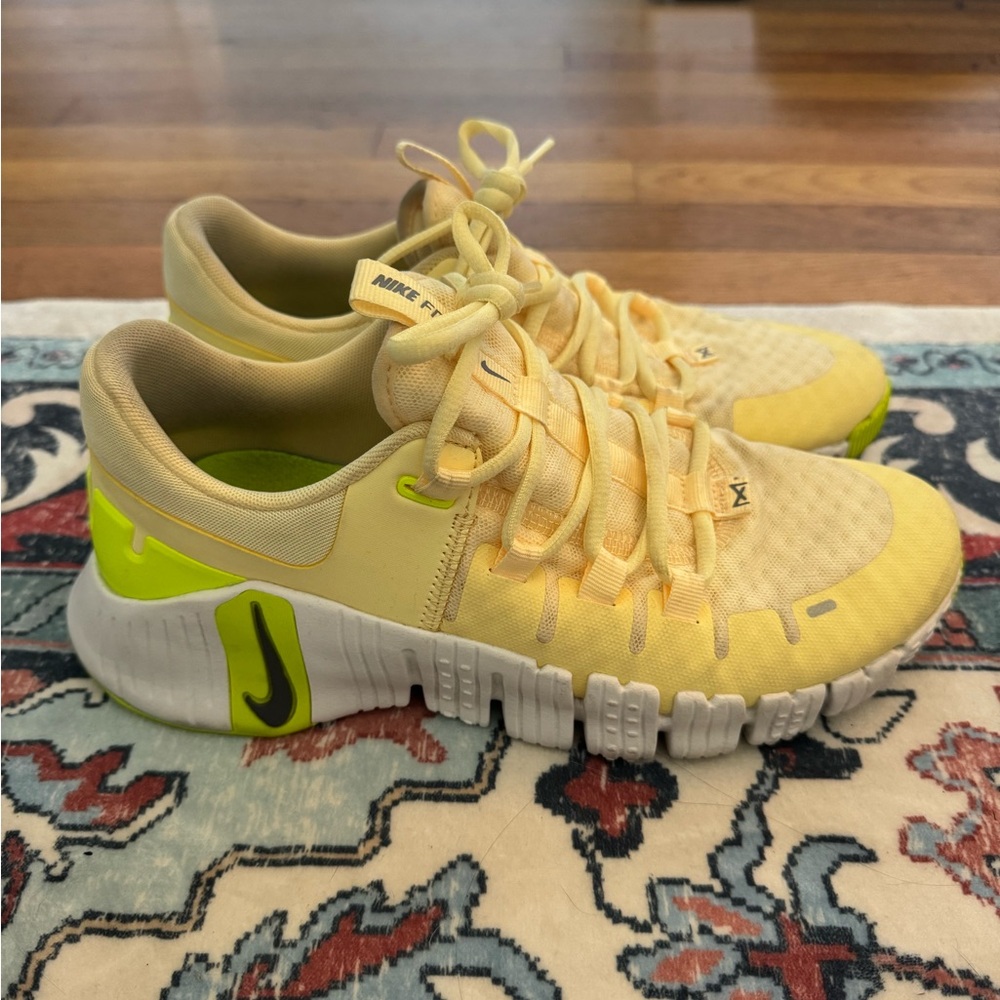 nike metcon 5 citron tint volt